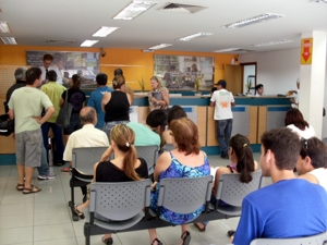 Divinópolis: Bancos da cidade, principalmente o Banco do Brasil, desrespeitam os clientes e a Lei Municipal no 4938 atendimento bco real